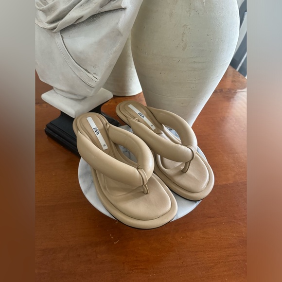 Zara Beige Puffy Kitten Heels Open Toe Thong Sandals - Picture 4 of 7